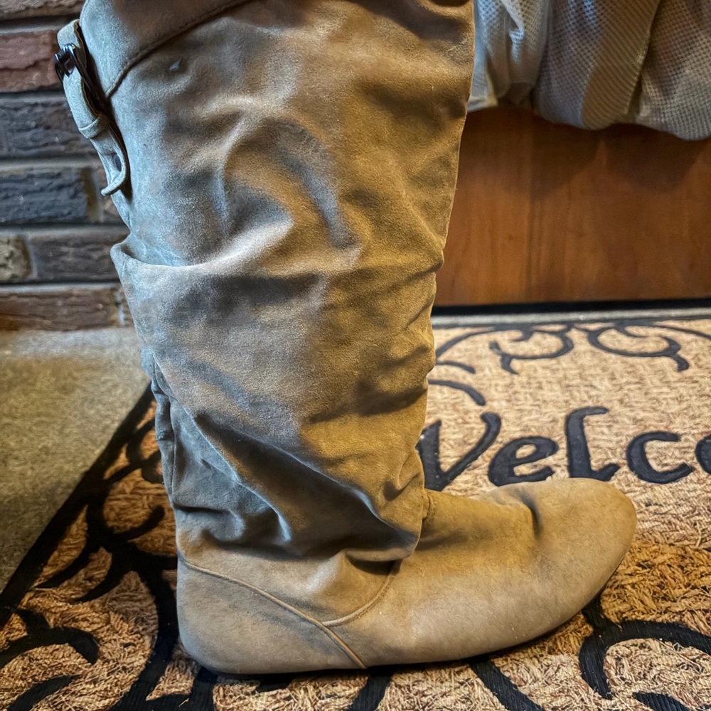 Women's Tan Suede Boots